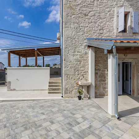 Lucky By Interhome Hébergement de vacances