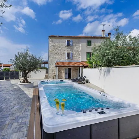 Lucky By Interhome Hébergement de vacances *